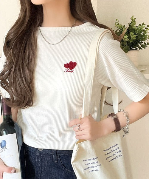 胸元にキュン。ハートサガラ刺繍テレコリブ素材ボートネックTシャツ（半袖） ce1330019