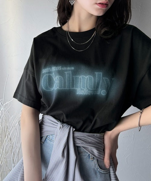 1枚で着映える。平和グラフィックスプレー風ロゴ半袖Tシャツ(オーバーサイズ） ce1050270