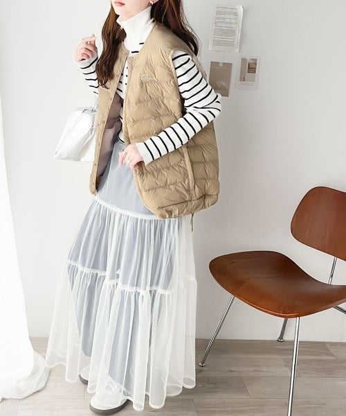 軽やかで女性らしく。胸刺繍スーパーライト中綿ダウンベスト ce1260254