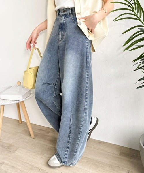 《JaVaジャバコラボ》ゆるっと可愛い、最旬シルエット。バレルレッグワイドカーブデニムパンツ jv1400004