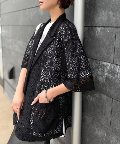 繊細なレースがつくる、大人のための“雰囲気服”。ポケットつきパネルレーステーラードジャケット（半袖） ce1010608