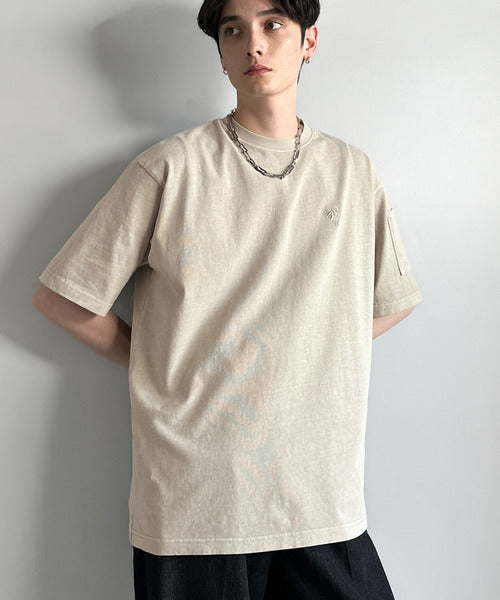 「イマドキな、古着感。」袖ポケット付きピグメント加工刺繍入りTシャツ／Sleeve Pocket Pigment-Dyed Embroidery T-Shirt co1150025