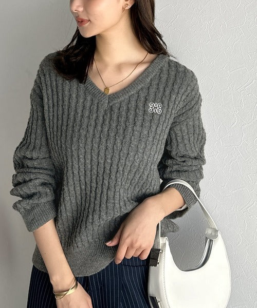 【mily bilet】一枚着るだけで、重ね着風。シャツレイヤード風ロゴ刺繍リブニットプルオーバー（長袖） mi1029172