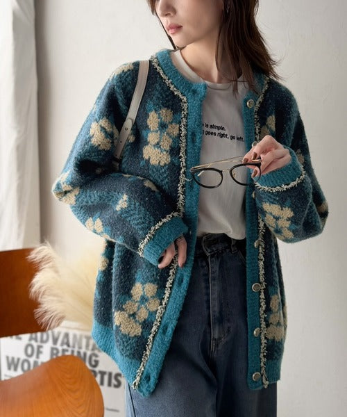 一枚で、レトロ可愛いの全部盛り。花柄ジャガード×ゴールドボタン フリンジニットカーディガン(長袖） ce1020398