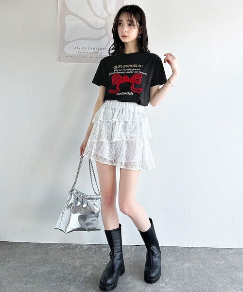 【mily bilet】華やか大人ガーリー。リボンコード刺繍プレートデザインTシャツ mi1329025