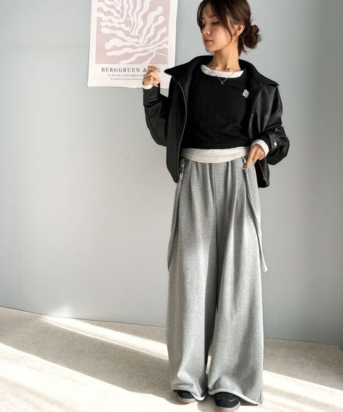 【mily bilet】トレンド感満載のドッキングデザイン。ブローチ付き異素材レイヤード風ケーブル編みカットソー（長袖） mi1359010