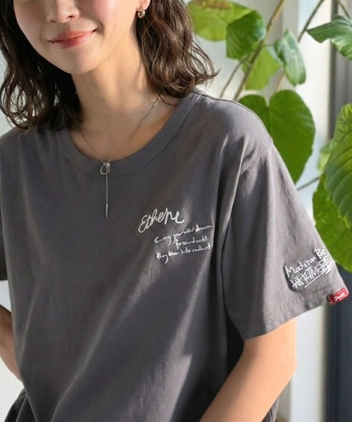前後ダブル刺繍で、後姿だってぬかりなくかわいい♪ 綿100％グラフィック飛び刺繍Tシャツ (半袖) ce1260546