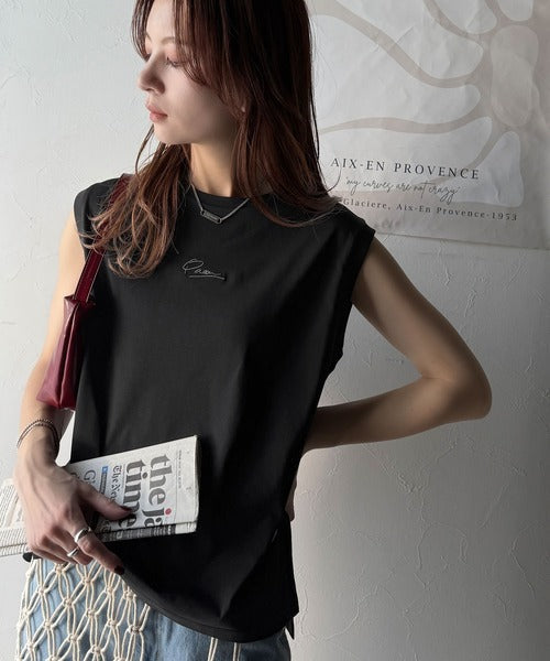 接触冷感♪大人カジュアルを格上げ！胸元ワンポイント刺繍ノースリーブトップ ce1050275