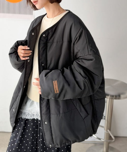 《JaVaジャバコラボ》さっとラフに羽織る、ワードローブの必需品！ノーカラー軽量中綿オーバーサイズブルゾン jv1070245