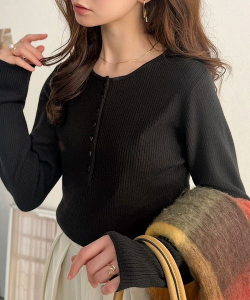フィット感でフェミニンさを演出◎ヘンリーネックリブニット（長袖） ce1020391