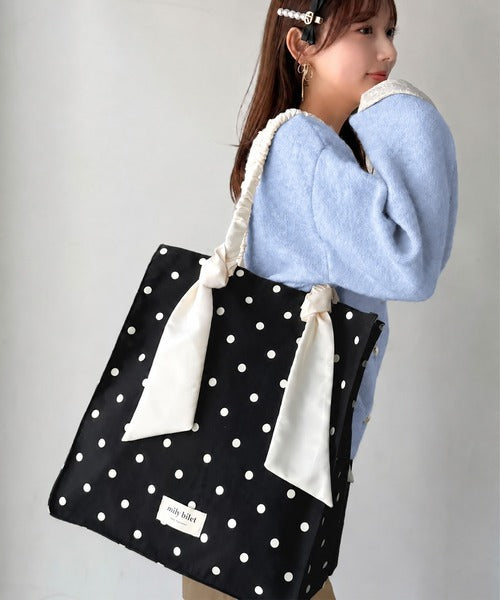 【mily bilet】こんなの待ってた！毎日のお供にも、推し活にも♪ドット柄サテンシュシュハンドルトート mi1079003