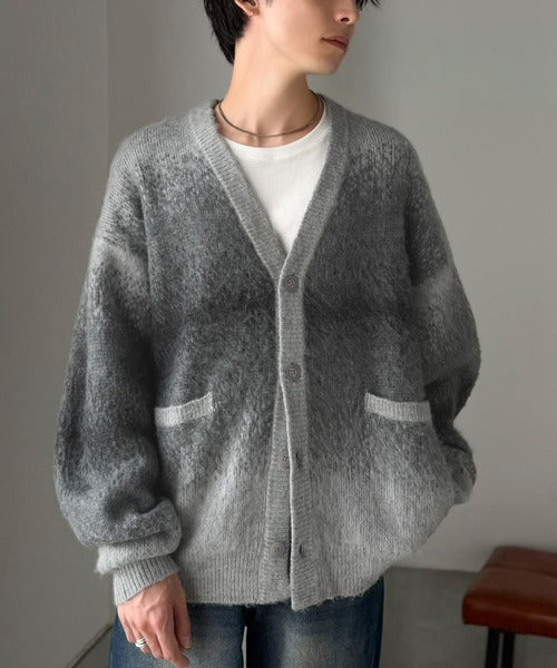 グラデーションボーダー柄Vネックニットカーディガン／Gradient Stripe V-Neck Cardigan co1150120