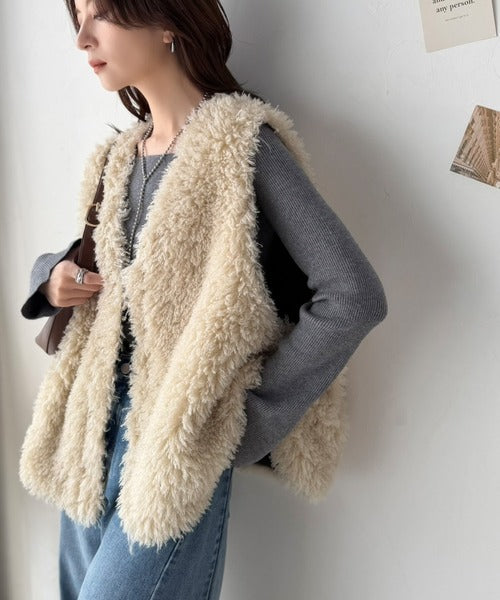 《JaVaジャバコラボ》可愛さも、こなれ感もこれ1枚で。キルティング×ボア 2wayリバーシブルVネックベスト jv1265103