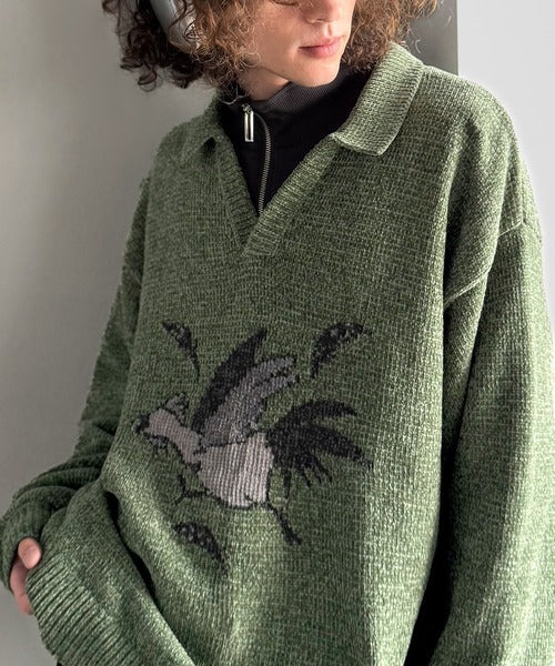 【Classical Origin】「個性で遊ぶ。」モール糸使いルースター柄襟付きVネックセーター／Chenille Yarn Rooster Motif Collared V-Neck Sweater co1150075