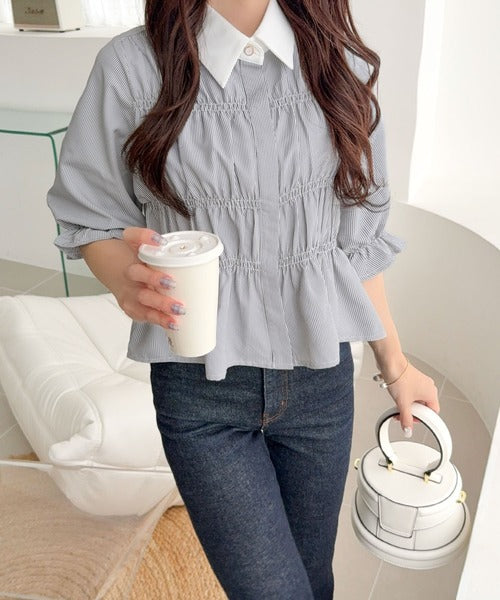 【mily bilet】甘さと上品さを兼ね備えた大人ガーリーな一枚♪ 配色襟シャーリングペプラムシャツ（半袖） mi1139107