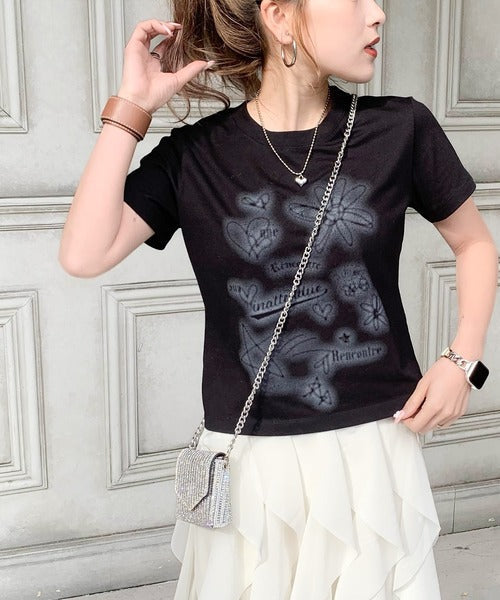 【mily bilet】大人可愛い最旬プリント柄。スプレーライクプリントコンパクトTシャツ（半袖） mi1329024