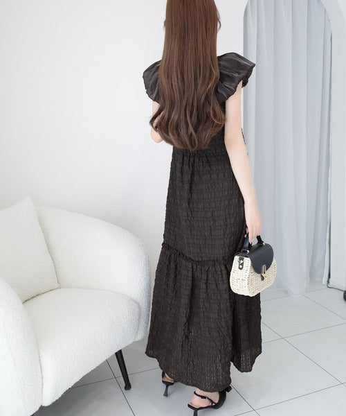 【mily bilet】甘さと気品を一枚に。ビッグオーガンジーケープ付きオフショル２WAYシアーエンボスワンピース mi1139087