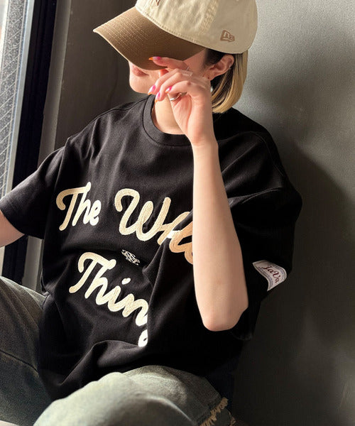 《JaVaジャバコラボ》】“トレンドを纏う”コード刺繍ロゴTシャツ(オーバーサイズ) jm1329032