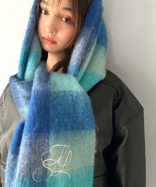 冬の愛されアイテム。ロゴ刺繍入り大判フリンジマフラー ce1010368