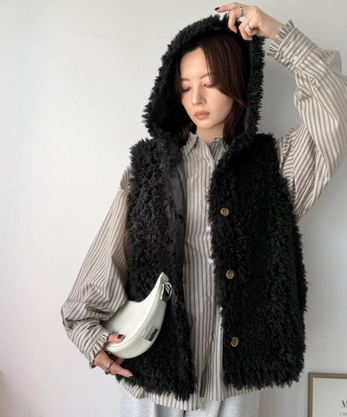 《JaVaジャバコラボ》袖はない。遠慮もない。脇役のふりした主役級。フード付きボアベスト jv1265108
