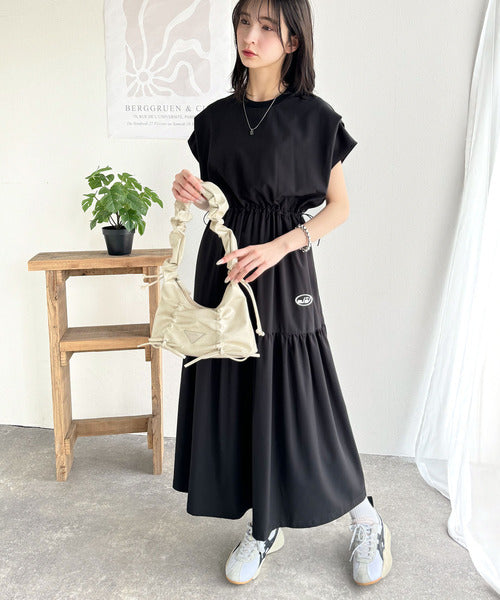 《JaVaジャバコラボ》リラクシーな抜け感♪ロゴ刺繍入りドロスト使いティアードロングワンピース jv1260373