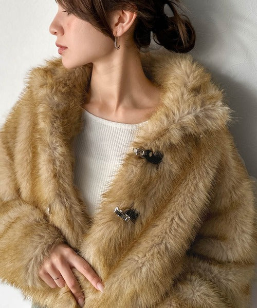 【mily bilet】秋冬モードを盛り上げる素材感♪上品さと華やかさを纏う　レザーバックル使いファーブルゾン mi1329052