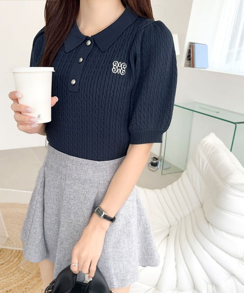 【mily bilet】きちんと上品大人キュート。胸刺繍ケーブルニットパフスリーブポロシャツ(半袖) mi1029096