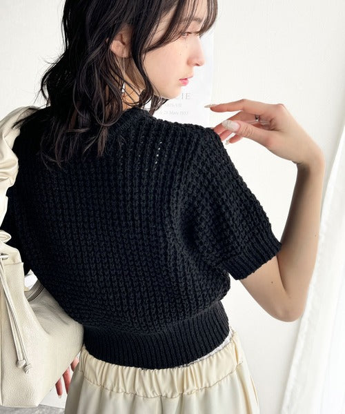 立体編みで叶う上品なリラックス感。半袖ワッフルコンパクトニット ce1020222
