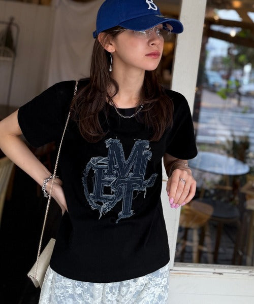 【mily bilet】遊び心を忍ばせておしゃれを一新。デニムフリンジワッペン使いTシャツ mi1329037