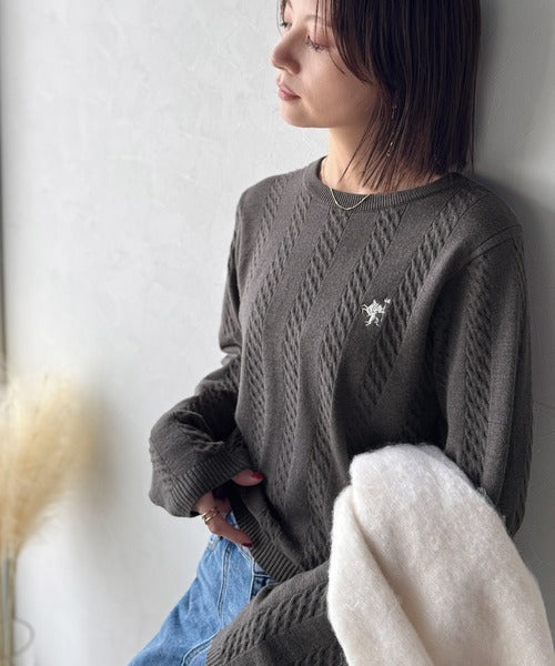 大人のためのコンパクトニット。胸刺繍ショート丈ケーブル編みニット（長袖） ce1260453