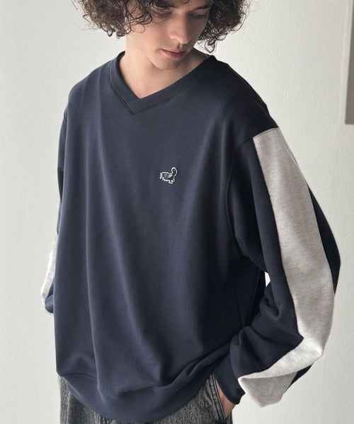 【Classical Origin】「個性をアクセントに。」袖ライン配色Vネックスウェットトレーナー（長袖）／Color Blocked Sleeves V-Neck Sweat Trainer co1150044