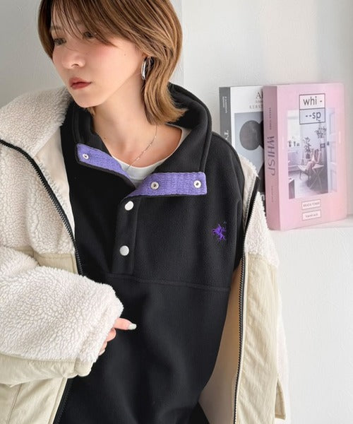 《JaVa ジャバコラボ》暖かさも、お洒落感も、欲張りに。胸刺繍ジャガード切り替えハーフボタンフリースプルオーバー jv1010674