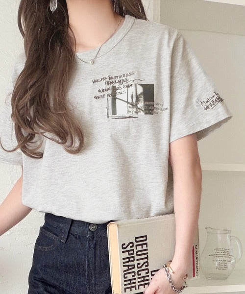 ラフでも品格、シンプルでも存在感。オーガニックコットン混 綿100％ グラフィック飛び刺繍フォトTシャツ（半袖） ce1260537