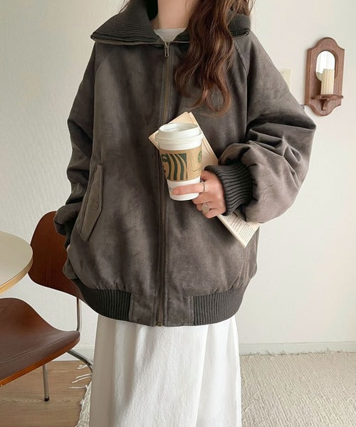 《JaVaジャバコラボ》甘辛バランスで“大人可愛い”を格上げ。リブタートル オーバーサイズスウェードブルゾン jv1240099