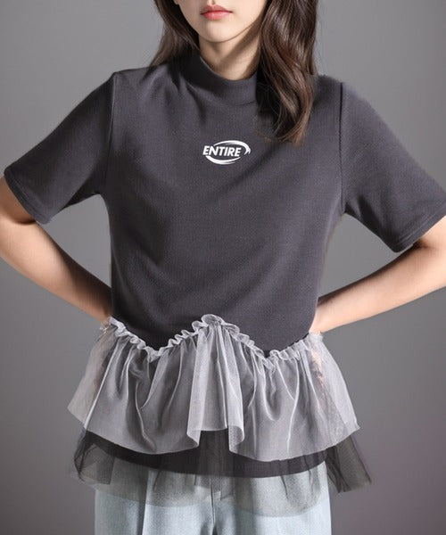 甘さの中にカジュアル要素も取り入れた1枚。チュールフリルモックネックTシャツ ce1010304