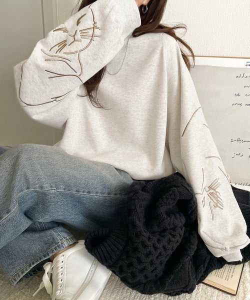 袖に遊び心を忍ばせたラク可愛い一枚♪袖ネコ刺繍裏起毛PO ce1050327