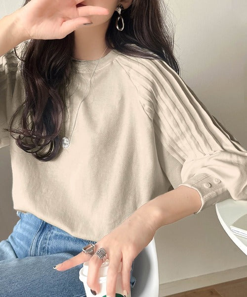 カジュアルな中にも上品さを。綿100%袖山タックラグラン長袖Tシャツ ce1300023