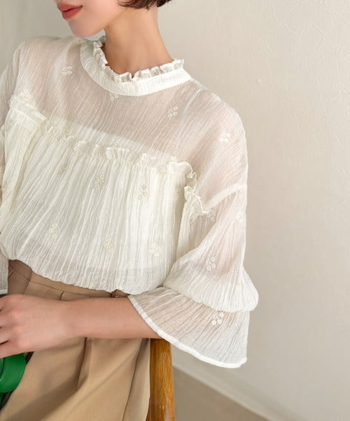 【Classical Evon】風をまとうように、涼やかに映える。前後2wayシアー楊柳小花柄刺繍フリルブラウス ev1240129