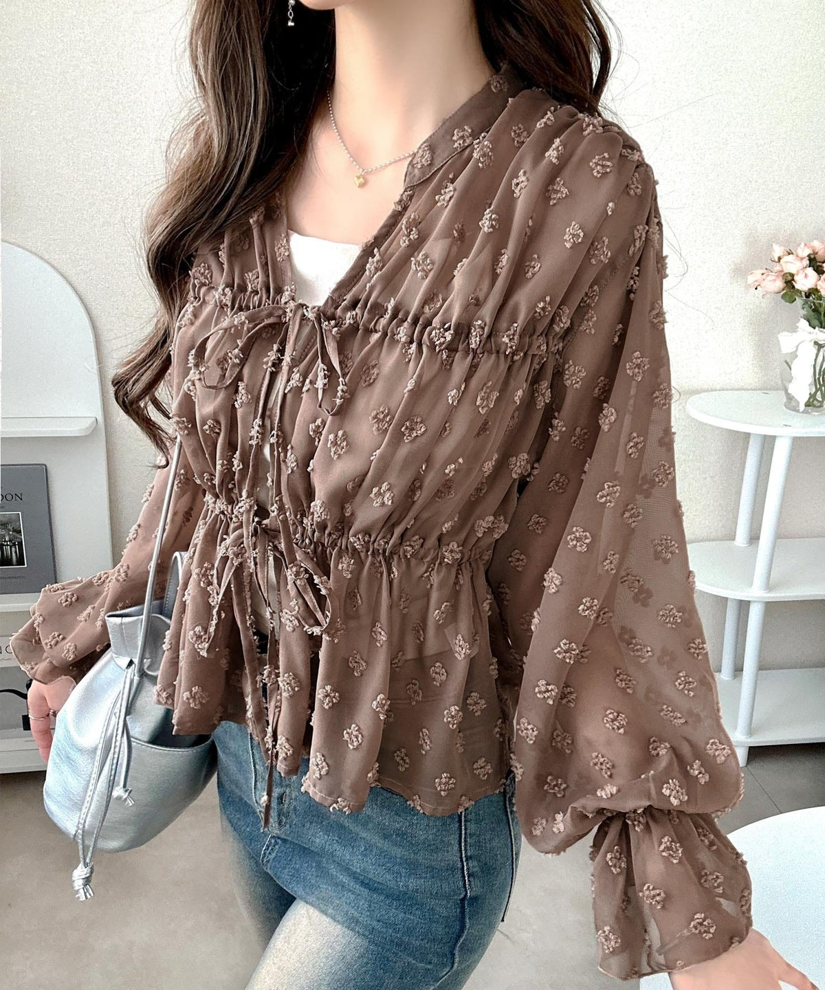 【mily bilet】透け感シフォンでつくる、大人の可憐スタイル。花柄シフォンカーデブラウス（長袖） mi1019105