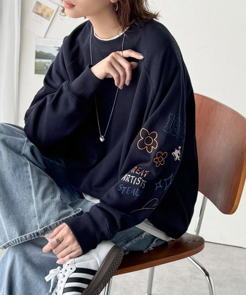 ハンドメイド風刺繍に釘付け。前後2wayランダム袖刺繍裏起毛スウェット ce1050222
