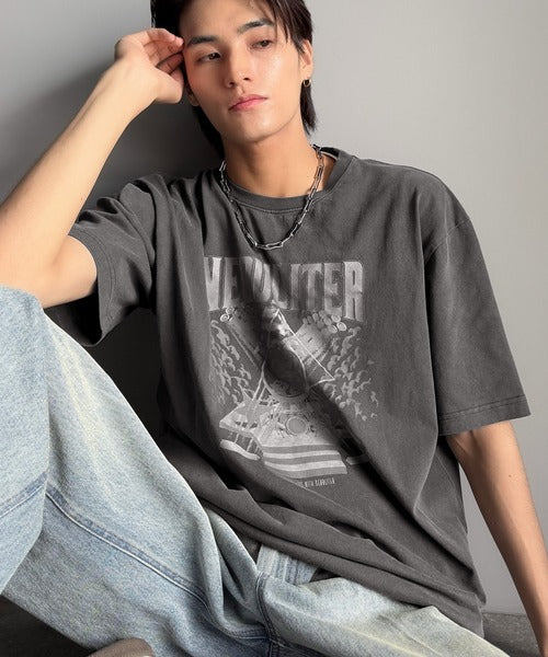 「1着でキマる。」ピグメント加工マットグラフィック柄Tシャツ / Pigment-Washed Matte Graphic T-Shirt co1150028
