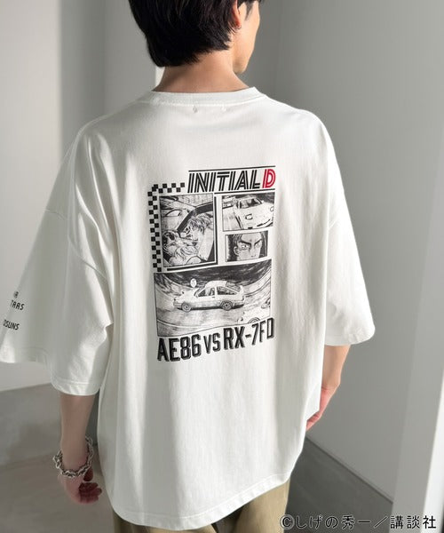 《頭文字D × JaVaコラボ》藤原拓海 vs 高橋兄弟 秋名バトルシーン グラフィック 半袖Tシャツ 【接触冷感・UVカット機能付き素材】 jo1150092
