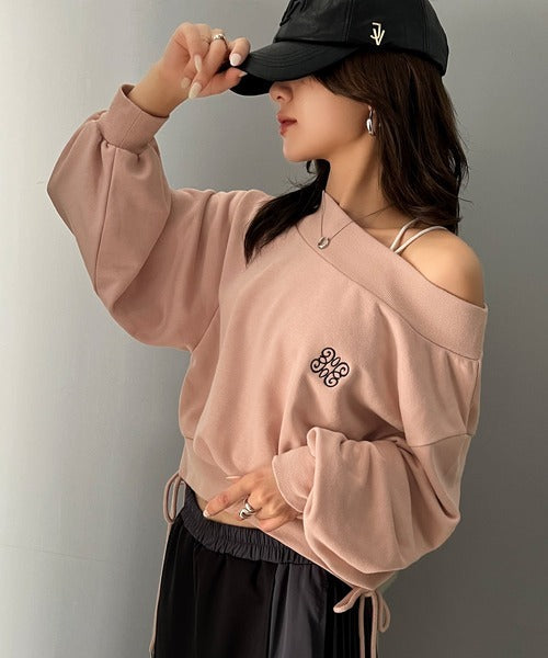 【mily bilet】大人肌見せヘルシースタイル。サイドレースアップ胸刺繍オフショルダースウェット mi1019051