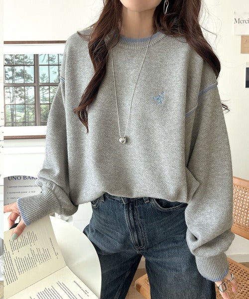 ゆるっと上品、やさしく映える。胸刺繍入り配色クルーネックオーバーサイズニット（長袖） ce1350019