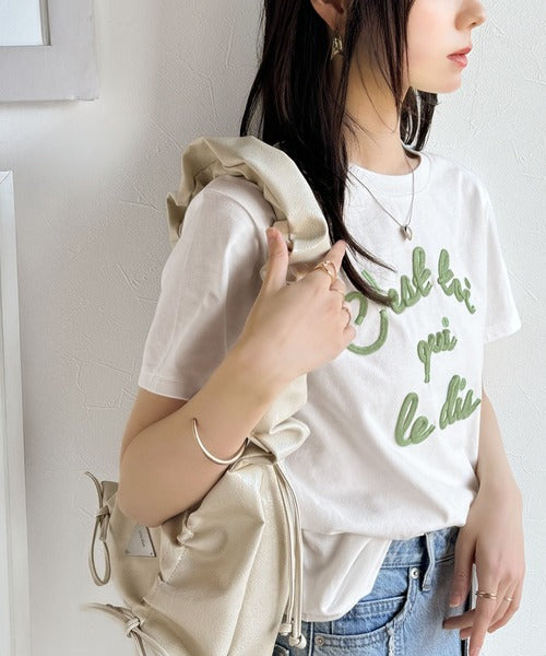 【mily bilet】着るだけでオシャレ感！ロゴプレート付きカラーフレンチコード刺繍Tシャツ(半袖) mi1329015