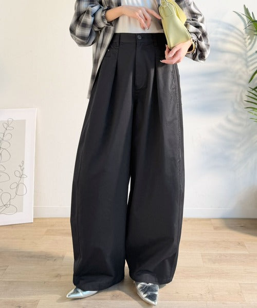 《JaVaジャバコラボ》 トレンド感たっぷりの最旬シルエット。タックバレルレッグパンツ jv1070220