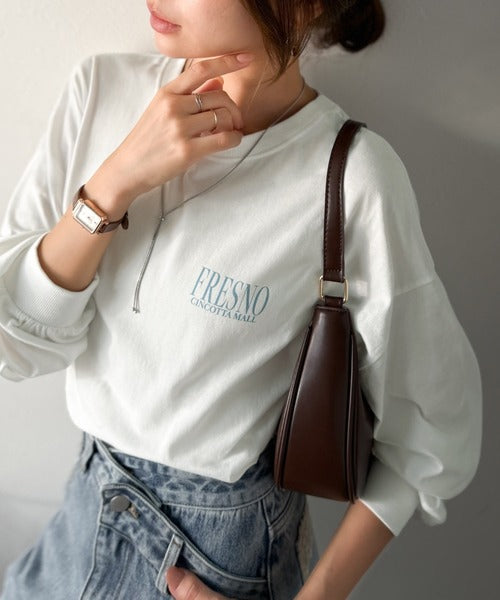 纏うだけで、洒落感アップデート◎綿100％ニュースペーパーロゴプリントオーバーサイズTシャツ ce1330046