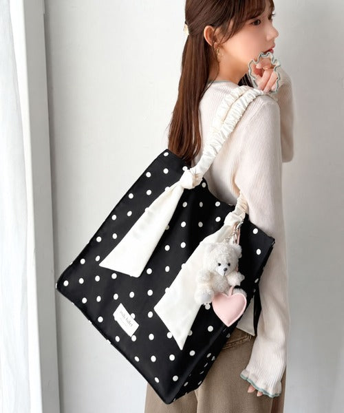 【mily bilet】こんなの待ってた！毎日のお供にも、推し活にも♪ドット柄サテンシュシュハンドルトート mi1079003