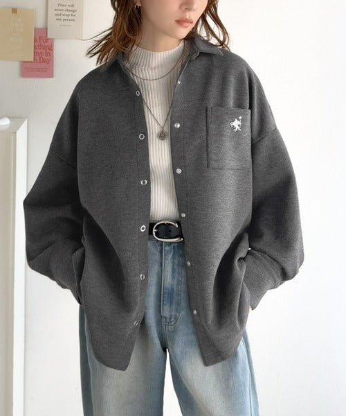 《JaVaジャバコラボ》サッと羽織って即サマになる！胸元刺繍ダンボール素材シャツジャケット jv1010558