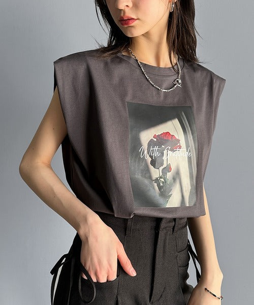 シンプルなのに着映える！お花フォトプリントシルケット加工フレンチスリーブTシャツ ce1020197